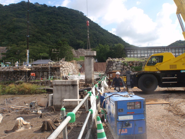 クレーン吊上げ