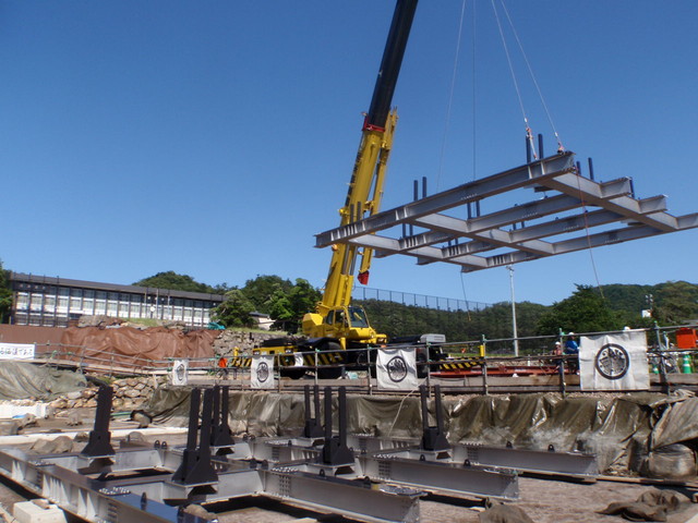 クレーン吊上げ