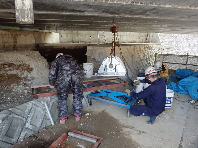 壁面部材　吊り込み