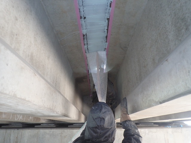 剥落防止シート張り付け