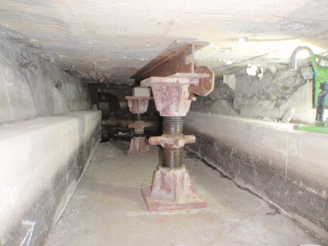 既設床板補強（ジャッキ）