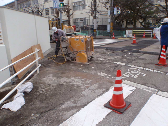 舗装カッター切断